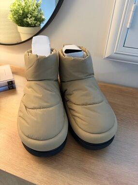 Uggs classic maxi mini  Boots in Beige